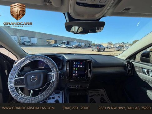 Used 2023 Volvo XC40 B5 Ultimate w/ Climate Package image 13