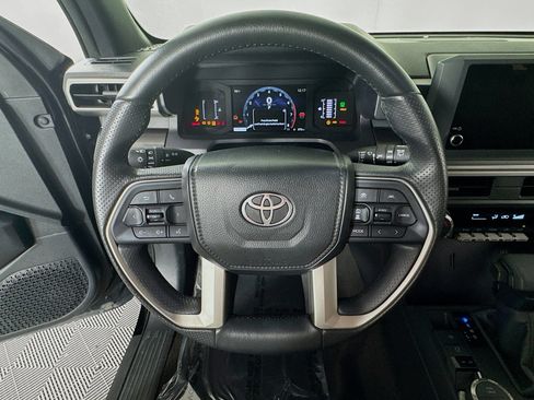 Certified 2025 Toyota 4Runner SR5 AWD/4WD image 13