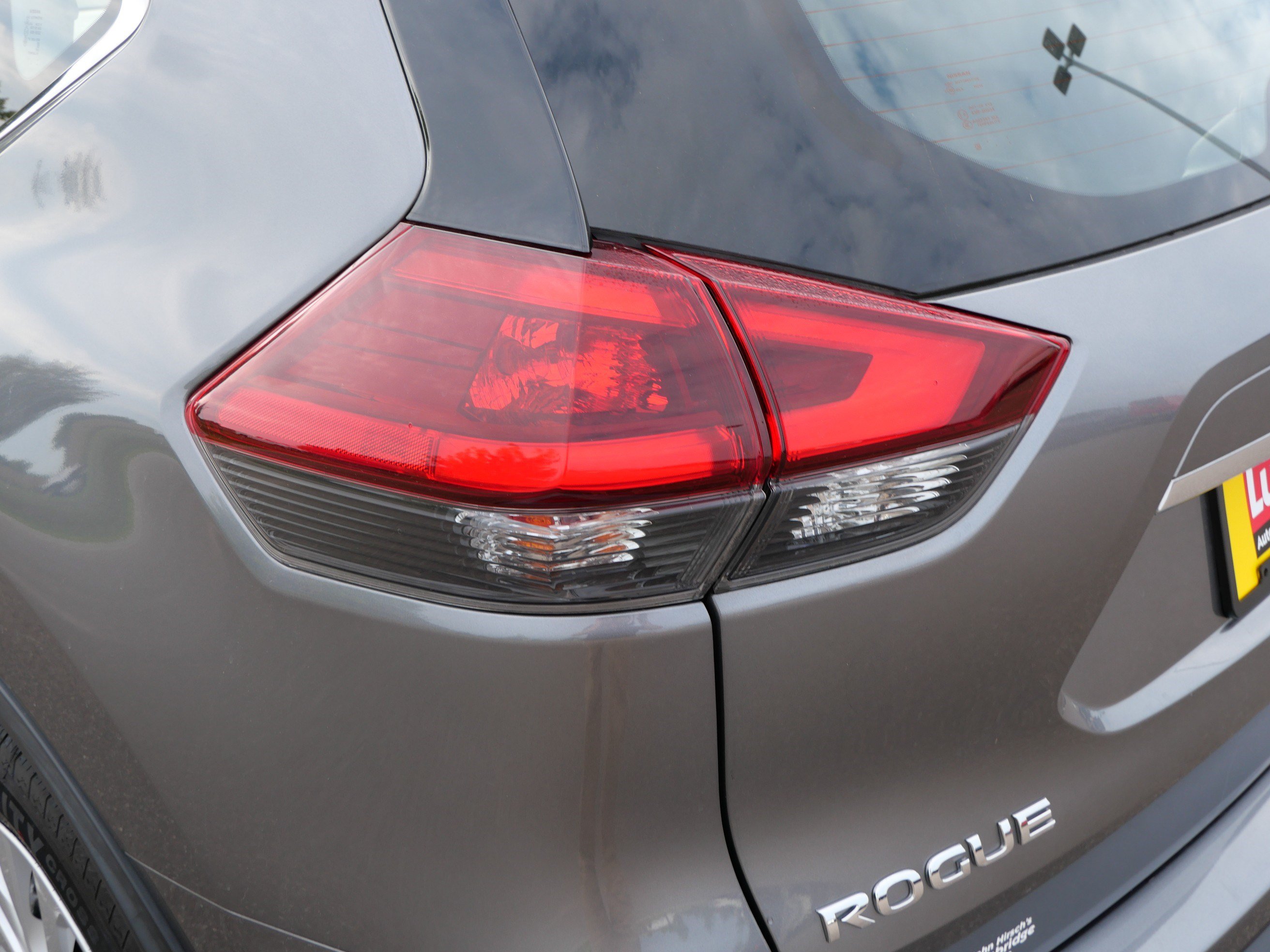 Used 2020 Nissan Rogue S AWD/4WD image 17