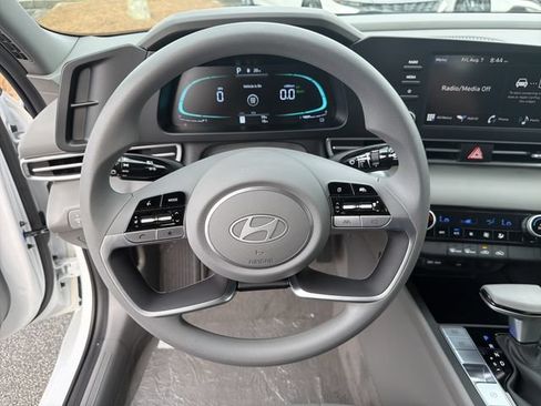 New 2026 Hyundai Elantra Hybrid FWD image 24