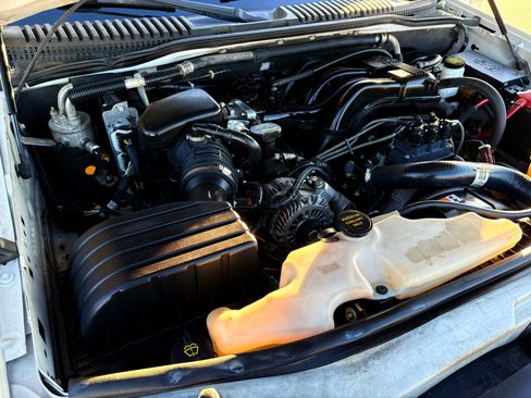 Used 2010 Ford Explorer XLT image 36