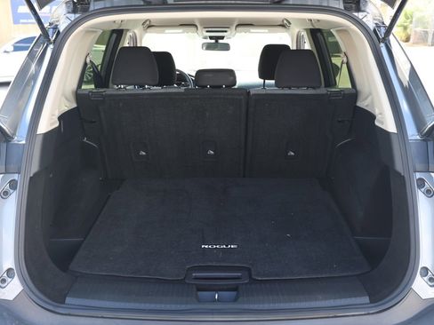 Used 2023 Nissan Rogue SV image 16