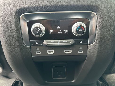 Used 2024 GMC Yukon Denali w/ Denali Reserve Package image 15