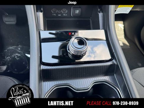 New 2025 Jeep Grand Cherokee Laredo X w/ Luxury Tech Group I image 13