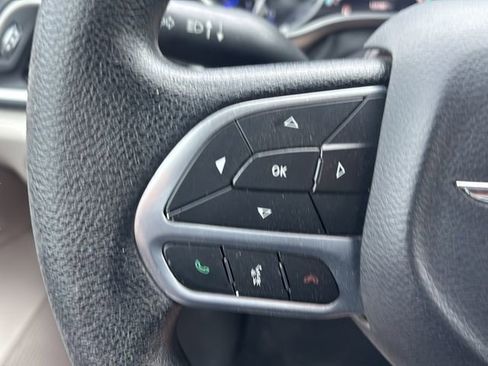 Used 2019 Chrysler Pacifica Touring Plus w/ Advanced Safetytec Group FWD image 23
