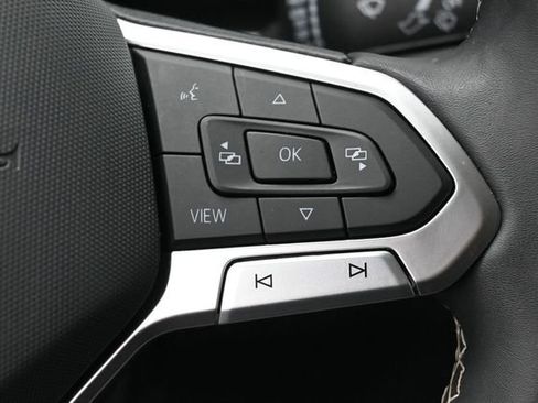 Used 2023 Volkswagen Atlas Cross Sport SE FWD image 18