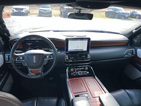 Used 2019 Lincoln Navigator Reserve image 23