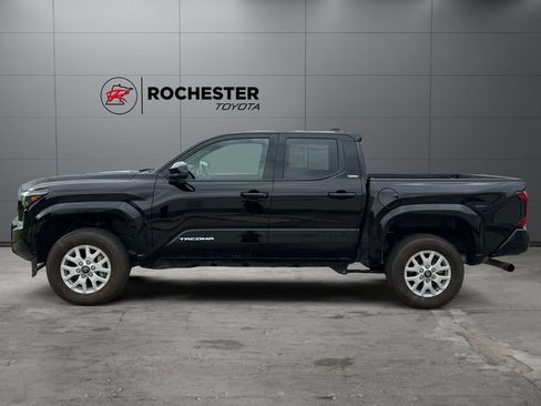 Certified 2025 Toyota Tacoma SR5 AWD/4WD image 2