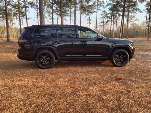 Used 2023 Jeep Grand Cherokee L Laredo image 6