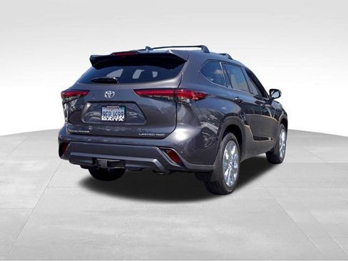 Used 2023 Toyota Highlander Limited AWD/4WD image 3