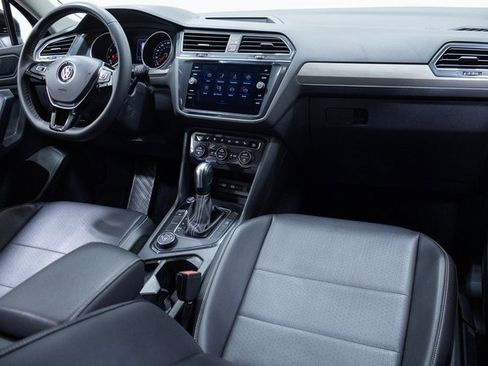 Used 2021 Volkswagen Tiguan SE image 20