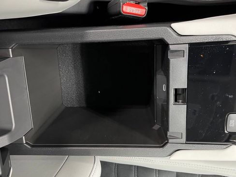 New 2025 Mitsubishi Outlander SE image 12