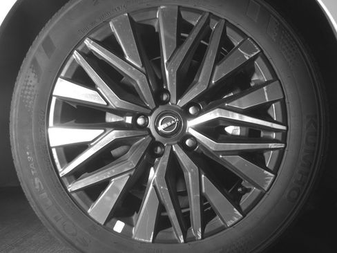 Used 2025 Nissan Altima 2.5 SV FWD image 13