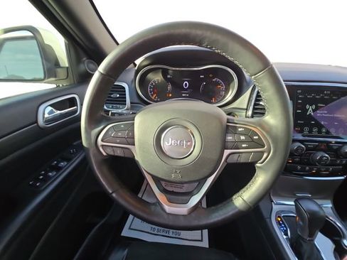 Used 2019 Jeep Grand Cherokee Altitude AWD/4WD image 12