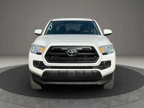 Used 2017 Toyota Tacoma SR RWD image 2