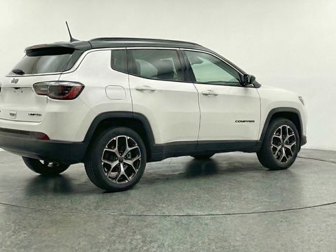 Used 2025 Jeep Compass Limited image 9