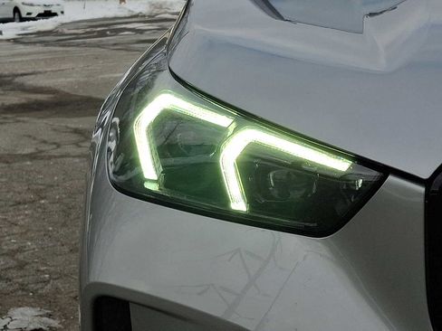 Used 2025 BMW X1 M35i w/ Premium Package image 9