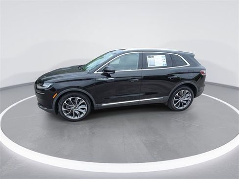 Used 2022 Lincoln Nautilus Reserve w/ Equipment Group 201A image 5