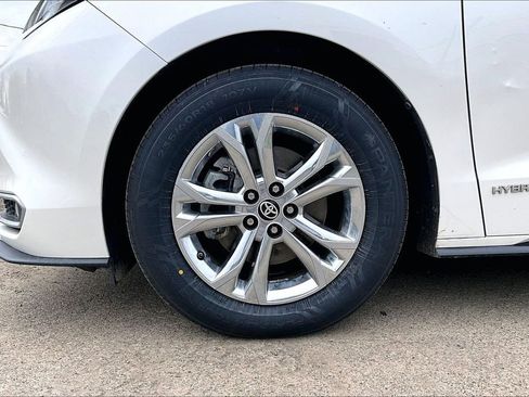 Used 2021 Toyota Sienna Platinum image 11