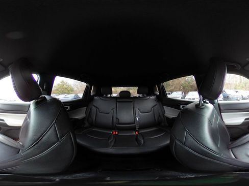 Used 2025 Jeep Compass Limited image 38