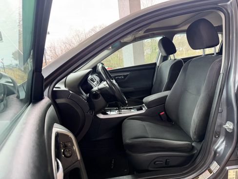 Used 2014 Nissan Altima 2.5 SV w/ Convenience Package FWD image 9