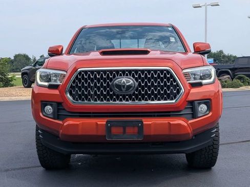 Used 2018 Toyota Tacoma TRD Sport AWD/4WD image 11