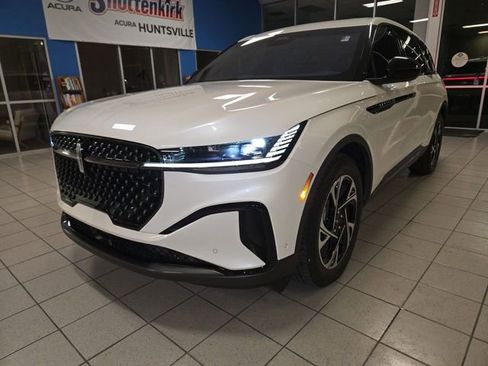 Used 2024 Lincoln Nautilus Premier w/ Equipment Group 102A image 4