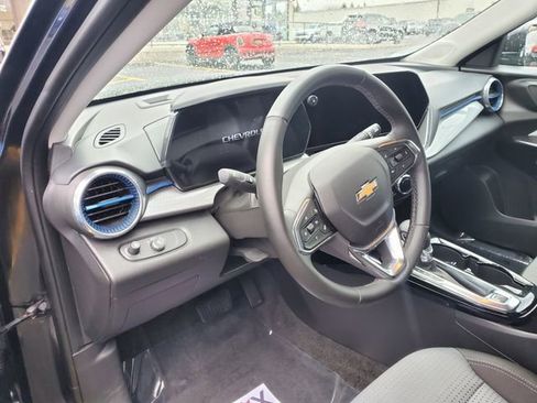 Certified 2025 Chevrolet Trax LT w/ Driver Confidence Package image 21