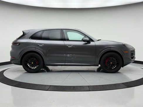 Used 2024 Porsche Cayenne S image 8