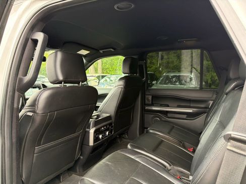 Used 2018 Ford Expedition XLT w/ Equipment Group 202A AWD/4WD image 6