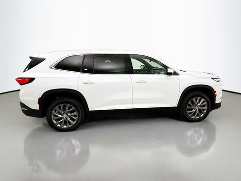 Used 2025 Buick Enclave Preferred image 9