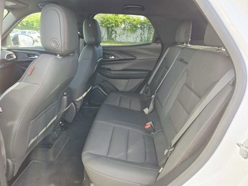 Used 2023 Chevrolet TrailBlazer RS w/ Convenience Package FWD image 9