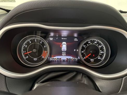 Used 2015 Jeep Cherokee Trailhawk w/ Cold Weather Group AWD/4WD image 17