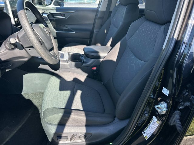 Used 2025 Toyota RAV4 XLE FWD image 25