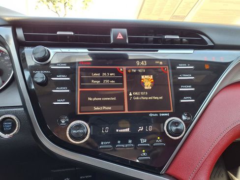 Used 2020 Toyota Camry XSE FWD image 23