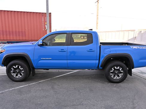 Used 2020 Toyota Tacoma TRD Off-Road AWD/4WD image 4