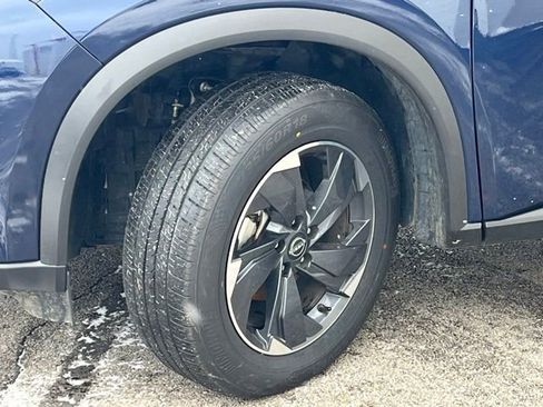 Used 2025 Nissan Rogue SV image 3