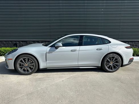 Used 2025 Porsche Panamera 4 image 2
