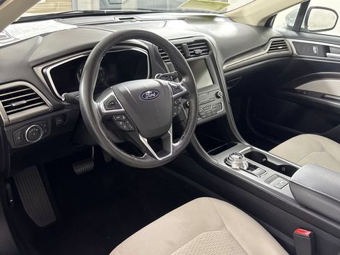 Used 2019 Ford Fusion SE w/ Equipment Group 151A FWD image 13