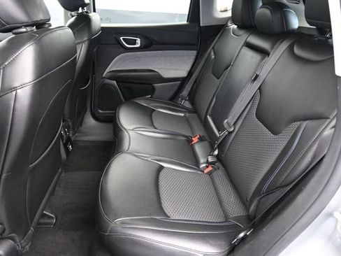 Used 2022 Jeep Compass Latitude FWD image 25
