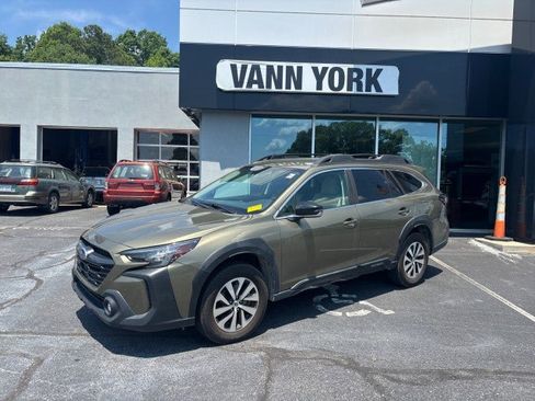 Used 2024 Subaru Outback Premium AWD/4WD image 2