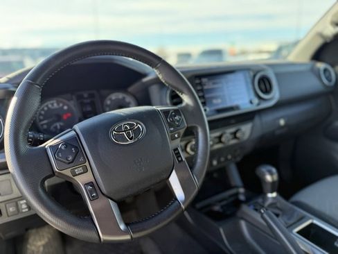 Used 2020 Toyota Tacoma TRD Off-Road image 11