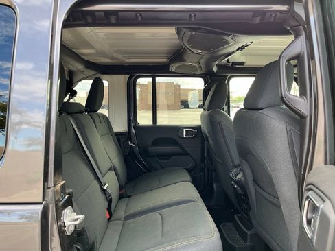 Used 2025 Jeep Wrangler Unlimited Sahara AWD/4WD image 16