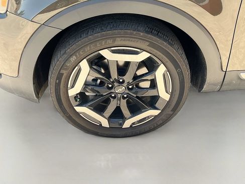 Used 2024 Kia Telluride EX w/ EX Captain's Chair Package AWD/4WD image 34