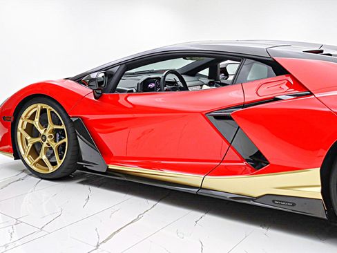 Used 2025 Lamborghini Revuelto AWD/4WD image 7
