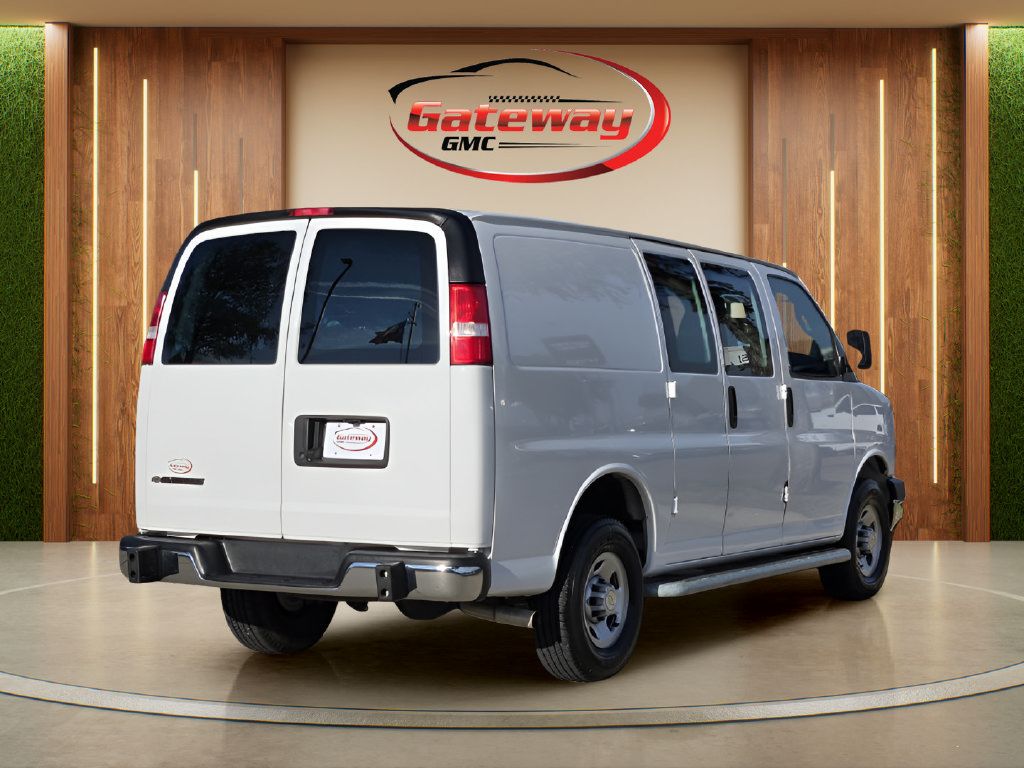 Used 2022 Chevrolet Express 2500 w/ Driver Convenience Package RWD image 5