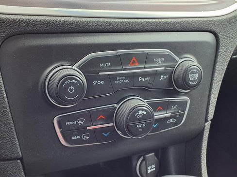 Used 2021 Dodge Charger SXT image 11