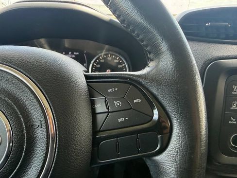 Used 2017 Jeep Renegade Altitude FWD image 13