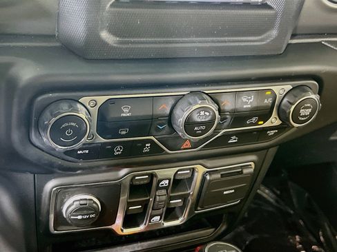 Used 2023 Jeep Gladiator Sport AWD/4WD image 15