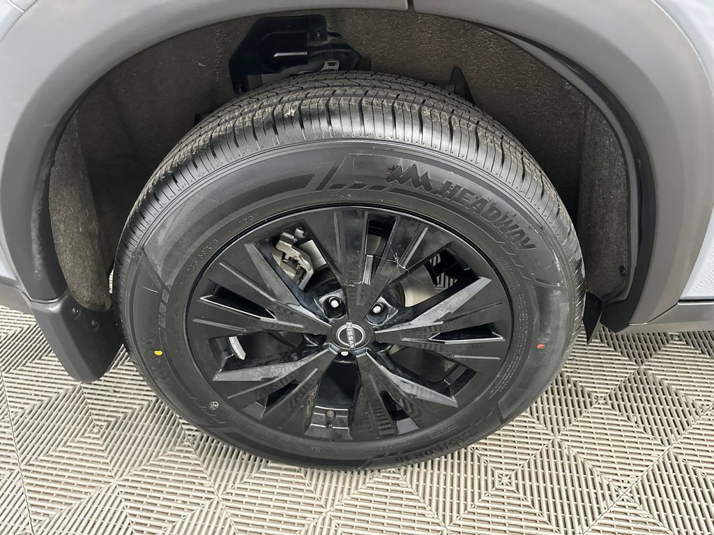 Used 2023 Nissan Rogue SV w/ SV Premium B Package FWD image 18